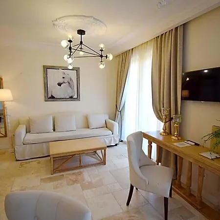 Luxury Beach Villas - Mineral Pools & Spa (Adults Only)